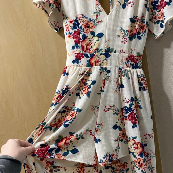 Junior size 5 Women XS/S Gorgeous Romper Skirt Back Floral Spring Dress Romper - Picture 3 of 7